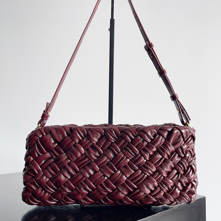 보테가 베네타 칼리메로 차차 스트랩백